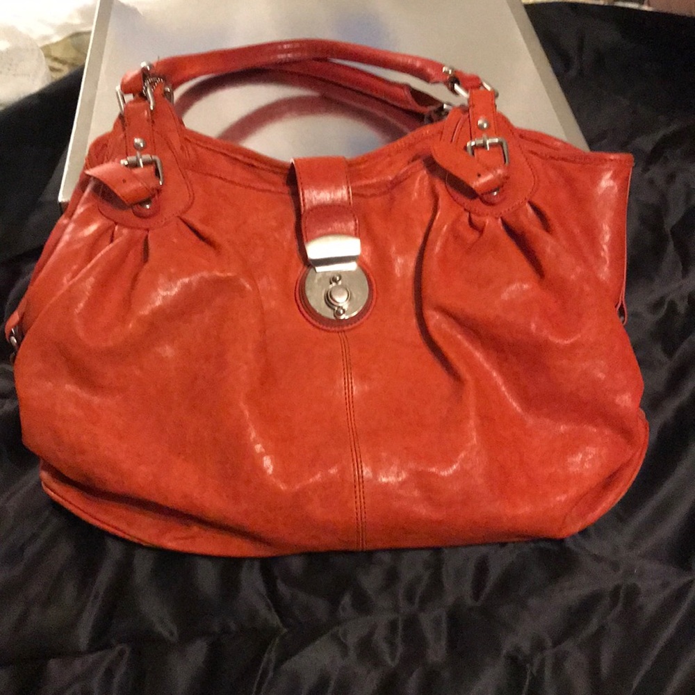 So rial handbag
